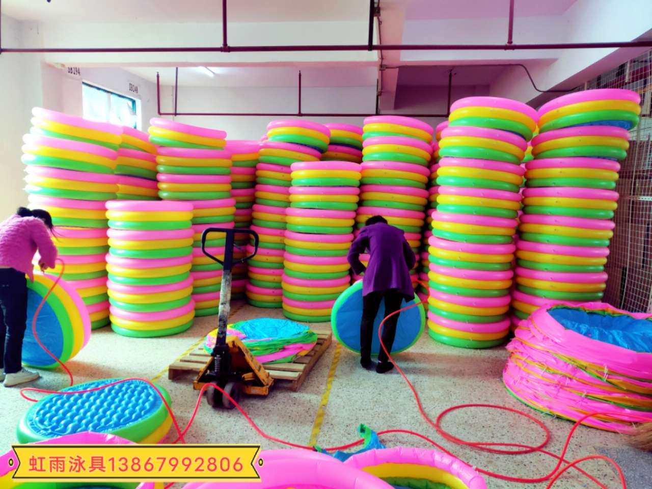 Hongyu Factory Direct sales: 60 three-ring rainbow water pool, inflatable children's swimming pool, household sandpit, outdoor water play pool Item Picture
