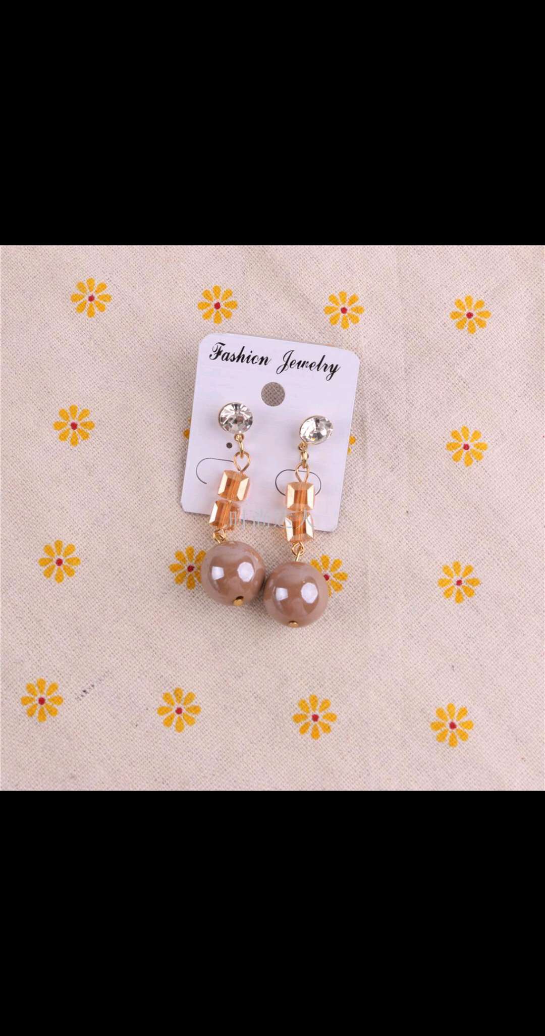 New fresh and elegant earrings, simple pearl square crystal stud earrings for women, long and stylish, versatile earrings Application Scenario
