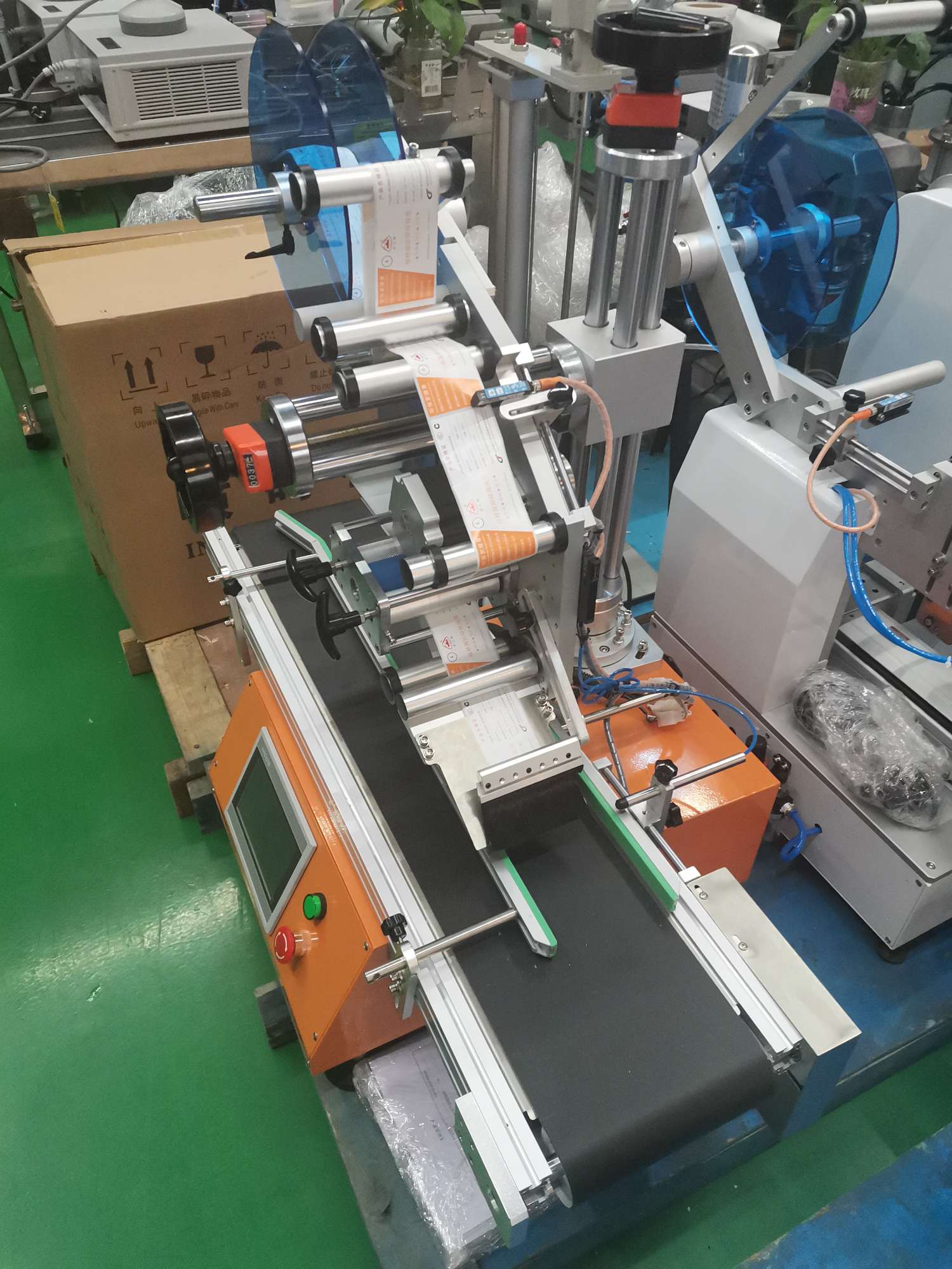 Hengkai Packaging Machinery offers fully automatic small flat surface labeling machines with high quality, low prices and honest operation details Picture