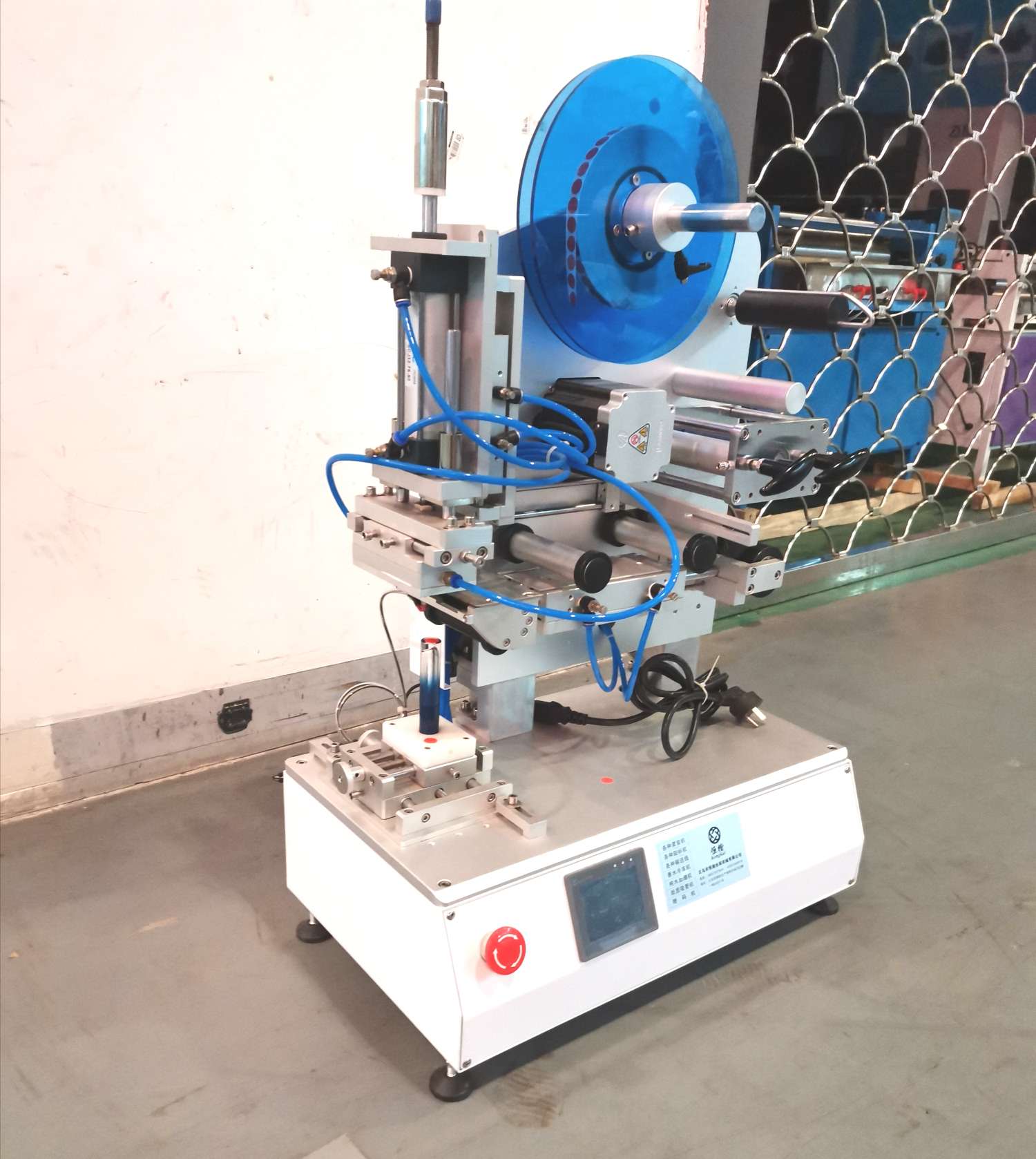 Hengkai Packaging Machinery's semi-automatic high-precision flat surface labeling machine is of high quality and low price, and we operate with integrity undefined