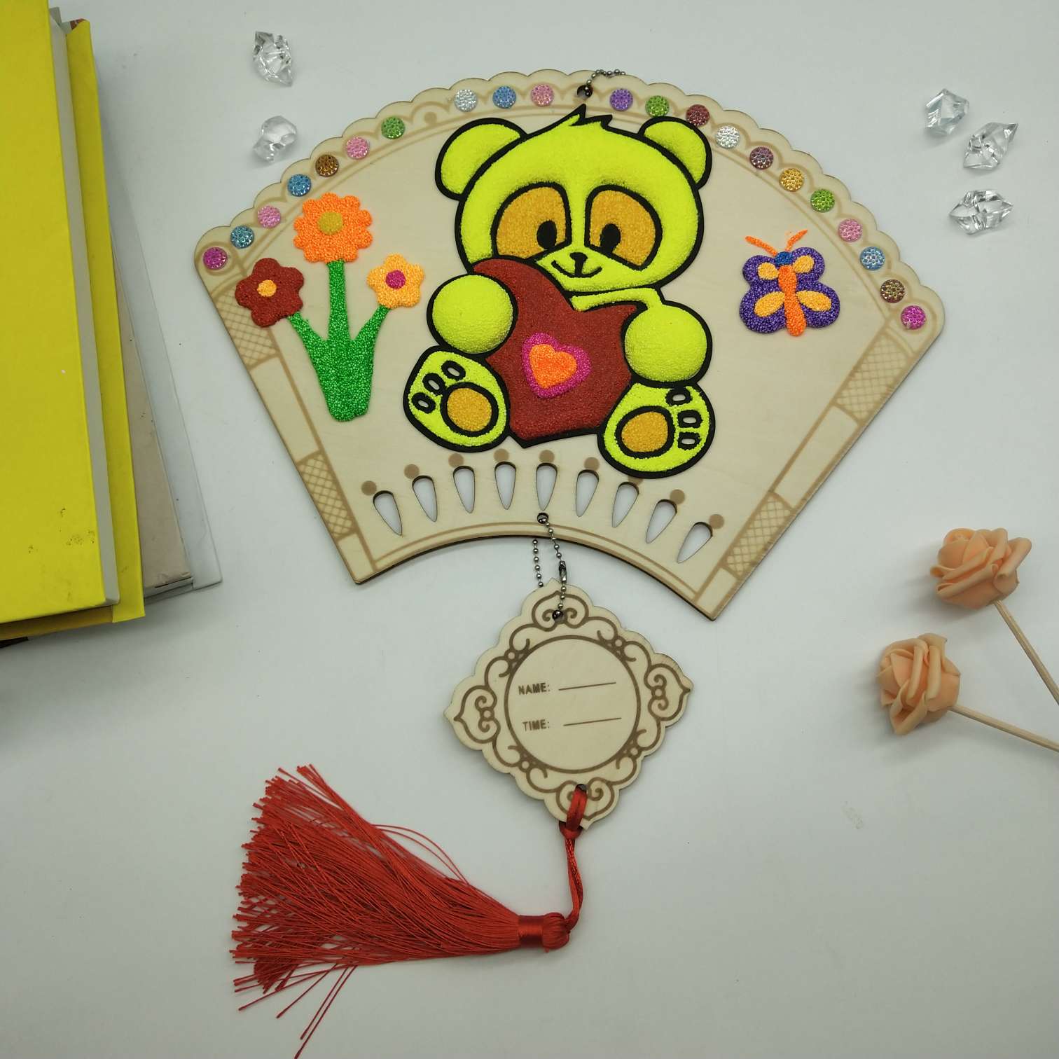The ingredients for the eco-friendly wooden Chinese knot snowflake mud board painting are good undefined