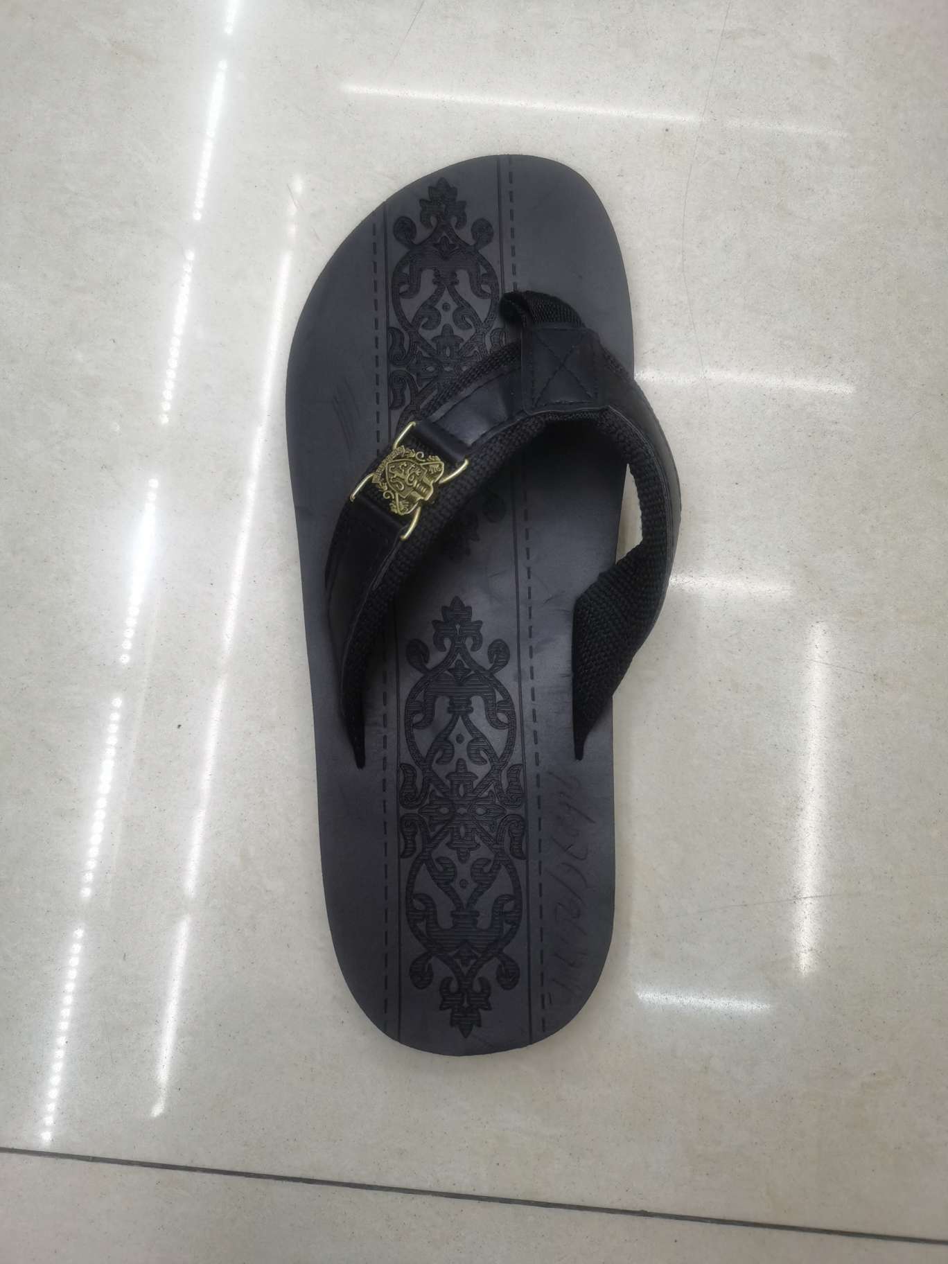أحذية بشرية