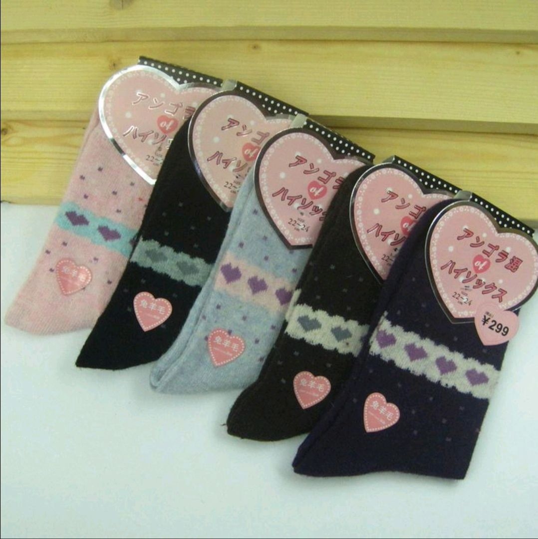 The new wholesale thickened wool socks with thin polka dot hearts in stockings rabbit wool socks for women warm socks