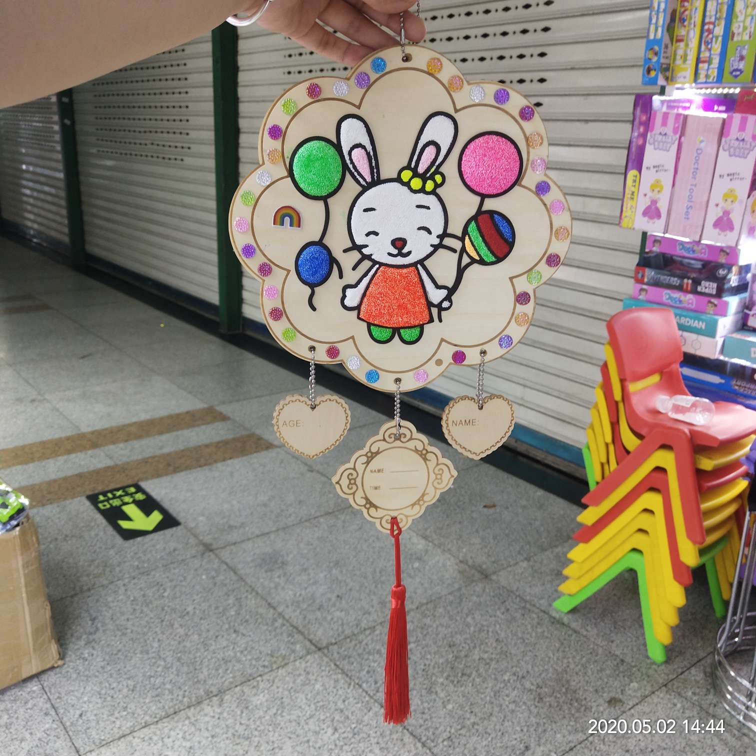 Eco-friendly wooden Chinese knot snowflake clay painting children's handmade toys Application Scenario