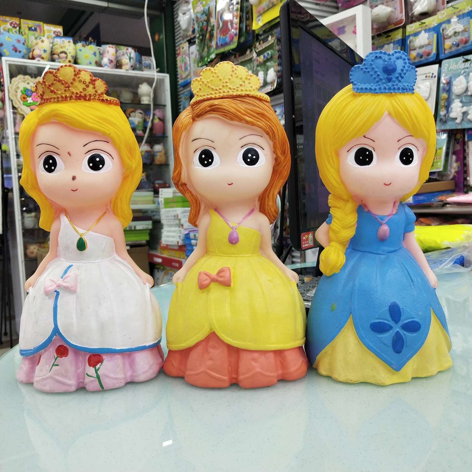 Wholesale factory direct sales of large vinyl doll piggy bank white body painted toys undefined