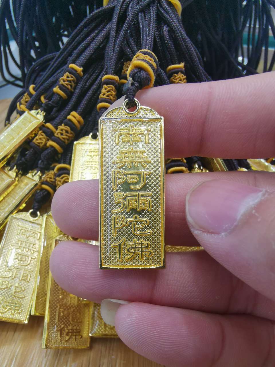 A simple and elegant pendant amulet ornament of "Namo Amitabha Buddha"