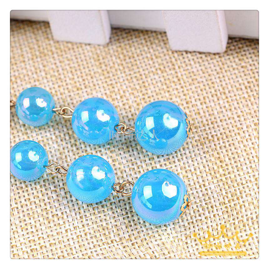Qiuqiu earrings, long earrings with a unique and elegant style for women, anti-allergy, simple and versatile, trendy stud earrings Application Scenario
