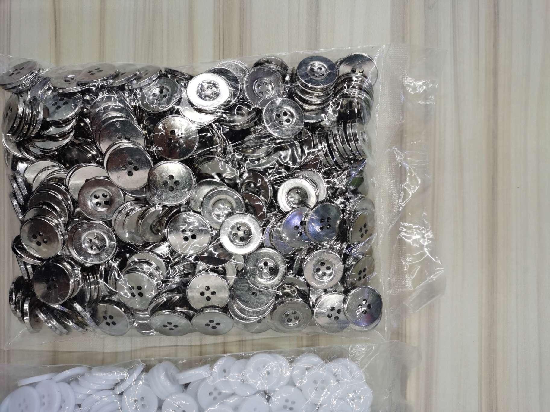 亮白四眼宽边扣