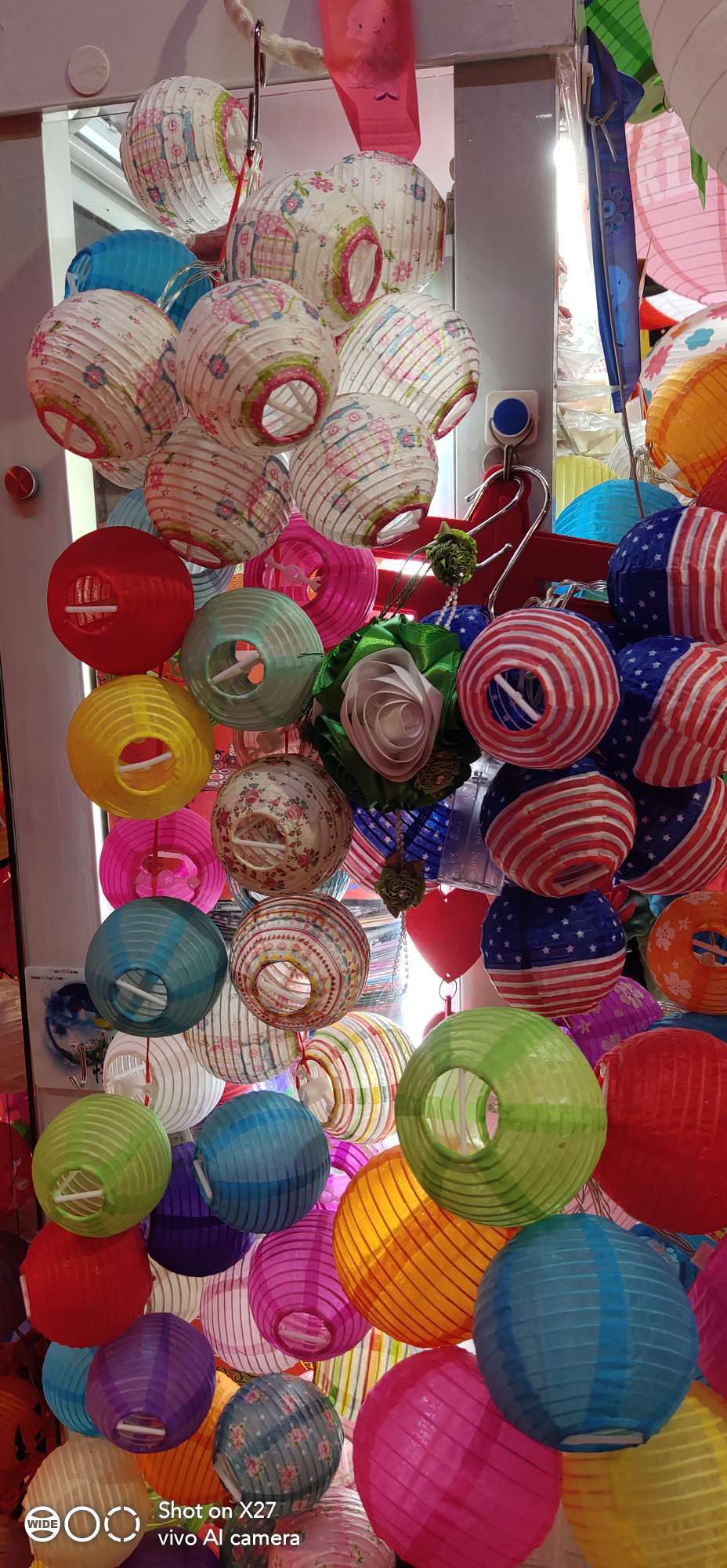 Small strings of lanterns, each one Specification image