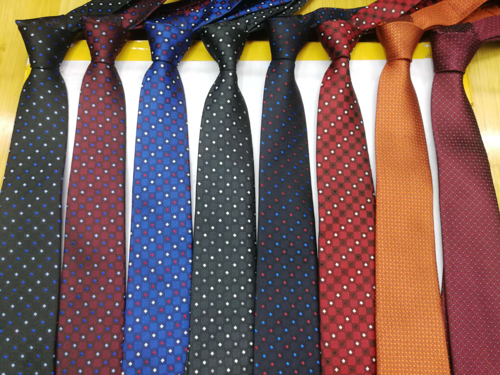 Tie 1