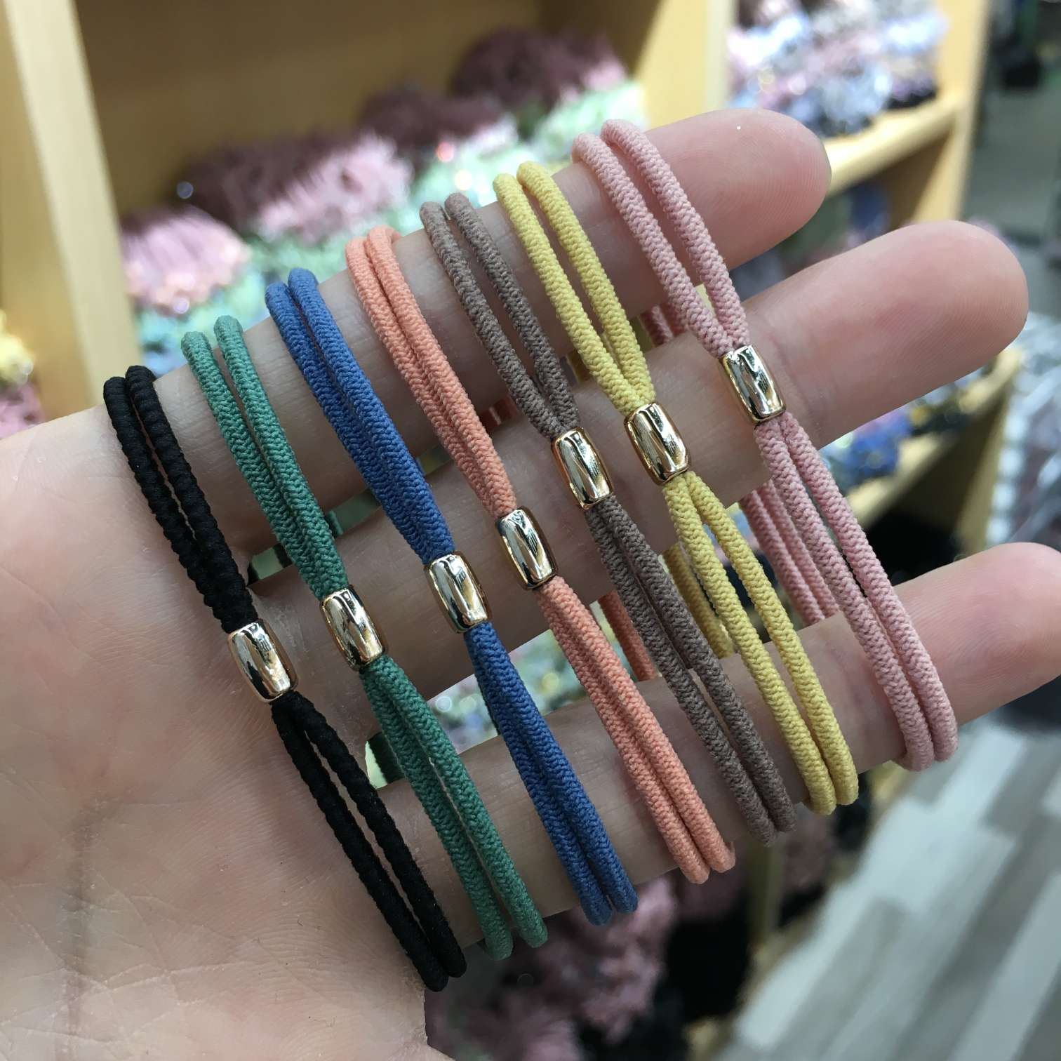 A simple two-in-one rubber band details Picture