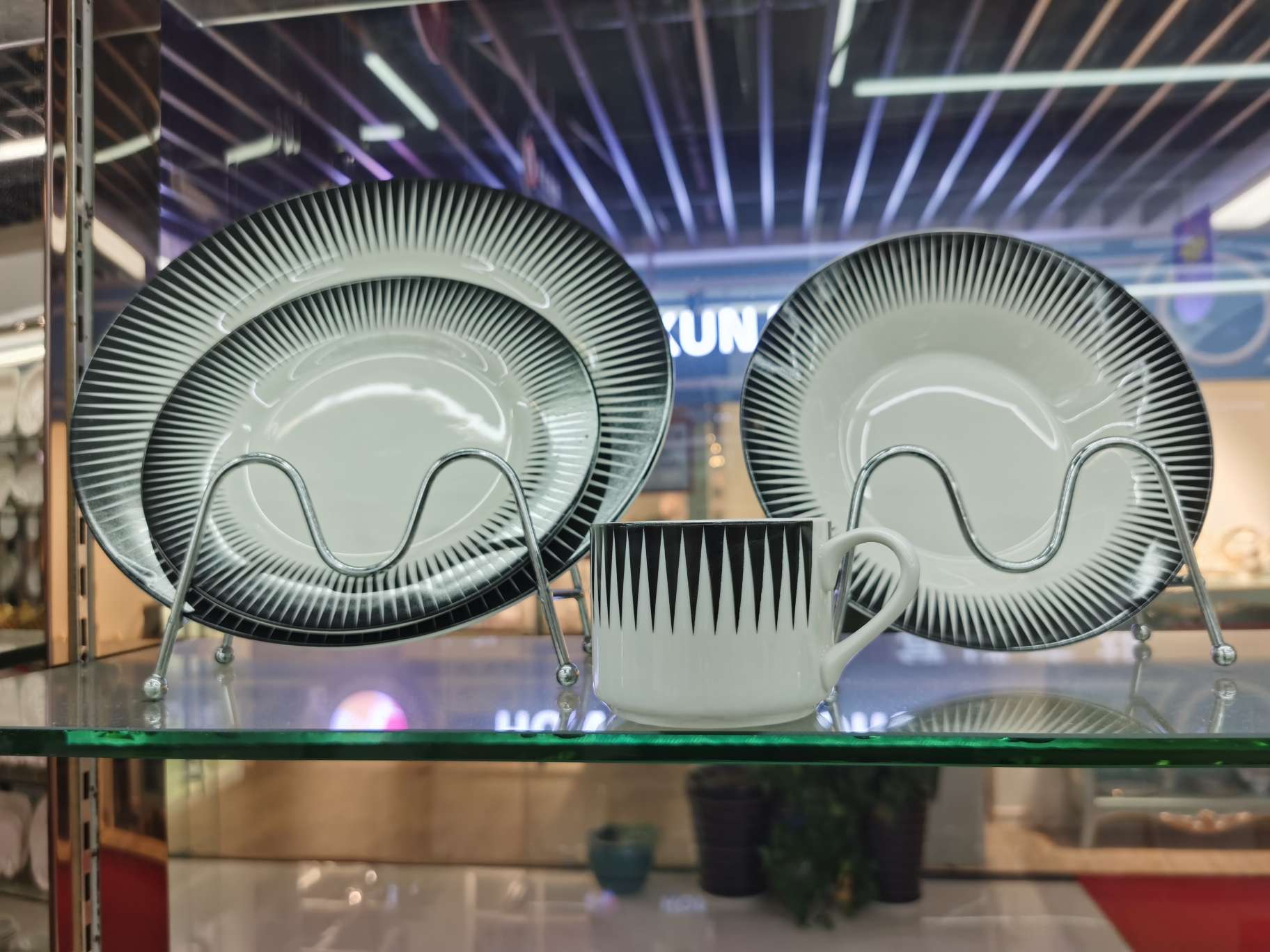 Floral Tableware Set