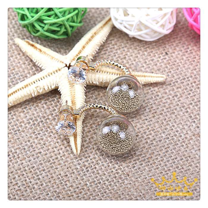 Diamond-encrusted crystal stud earrings for women, super sparkling earrings, glass ball twist bending machine imitation diamond stud earrings Application Scenario