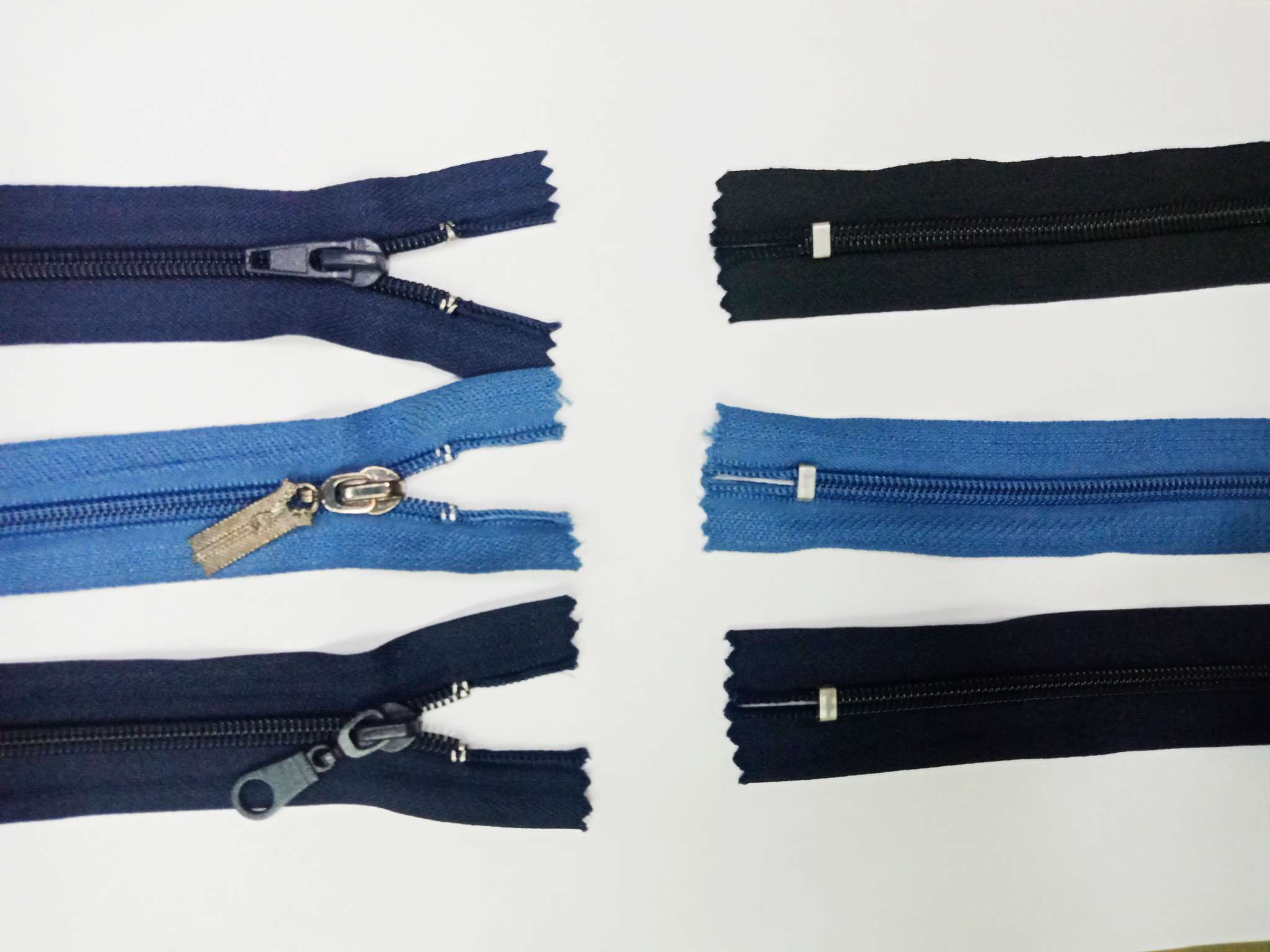 厂家直销5#尼龙闭口条装适用于各种服装 裤子 箱包及被套 床垫等。欢迎新老顾客来电（店）咨询订购，可按尺寸或色样要求定制详情图1