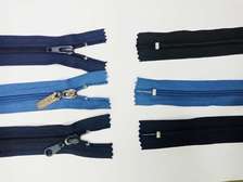 厂家直销5#尼龙闭口条装适用于各种服装 裤子 箱包及被套 床垫等。欢迎新老顾客来电（店）咨询订购，可按尺寸或色样要求定制