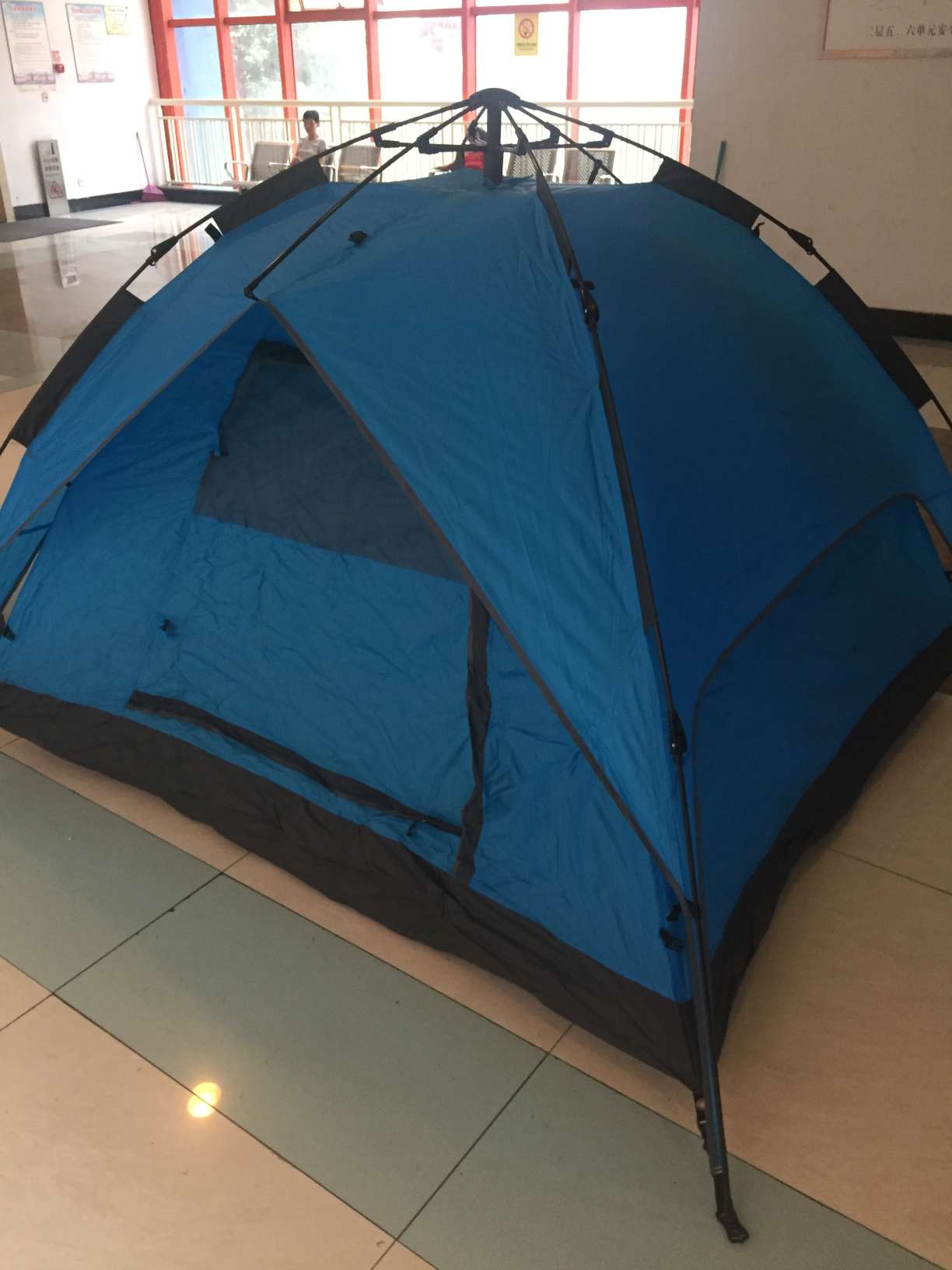 户外野营帐篷