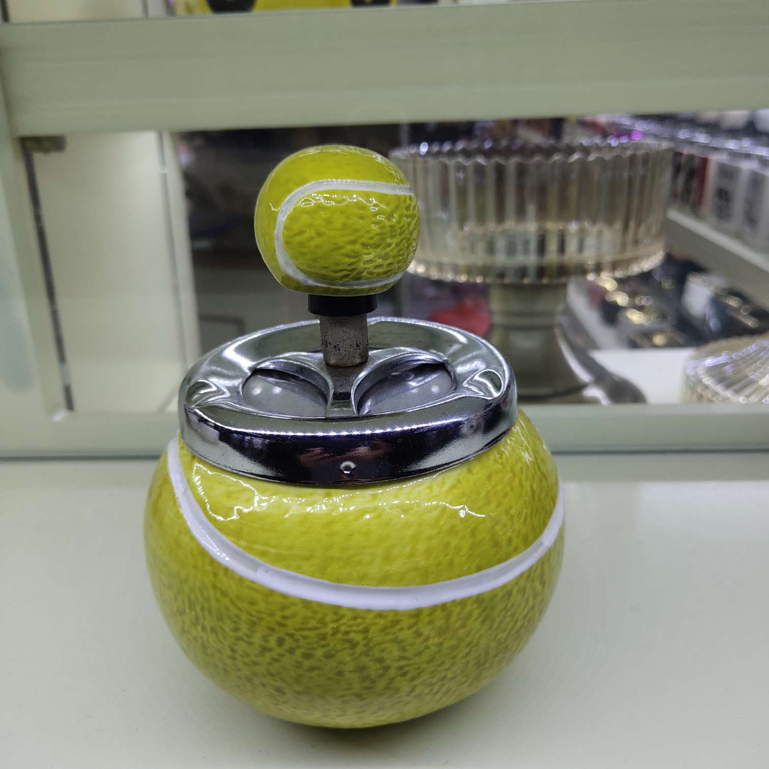 陶瓷日用品陶瓷网球🎾烟灰缸带盖可旋转