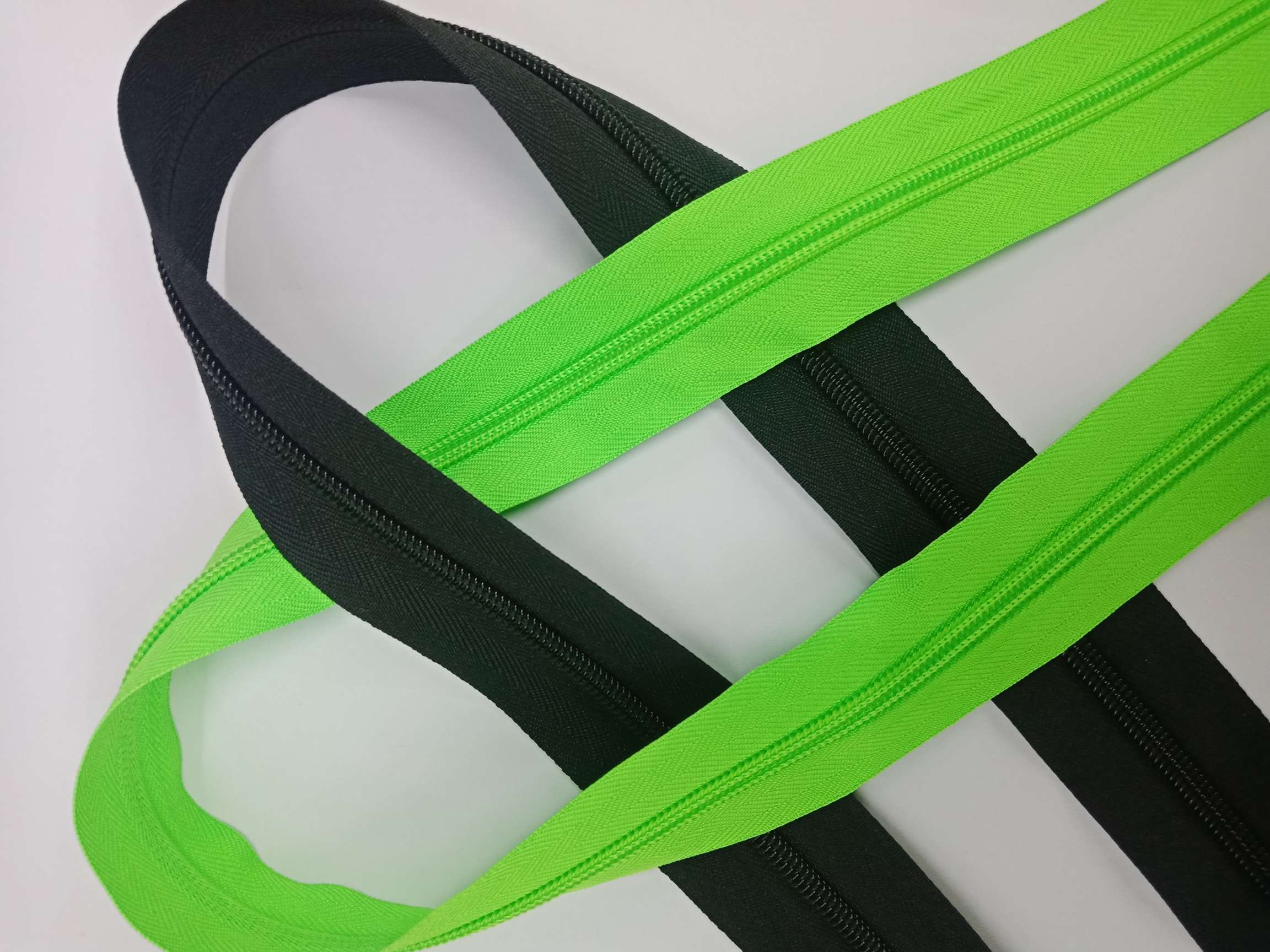 Factory direct nylon code zipper 8# bags zipper mattress zipper tent zipper thumbnail