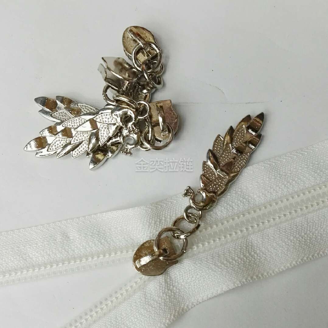 5. Nylon hanging white peacock tail, suitcases and bags, home textile clothing General