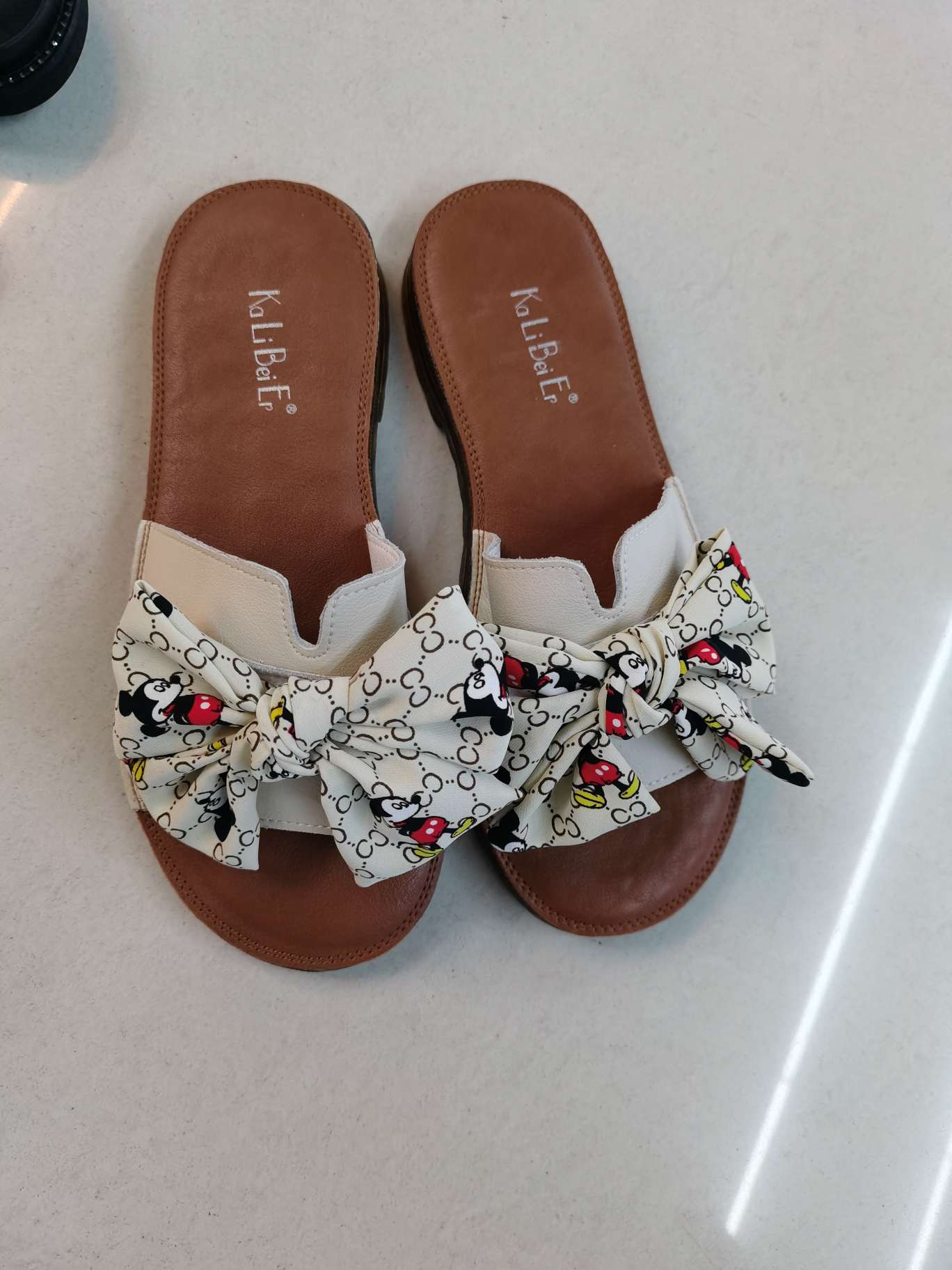 Women's casual shoes