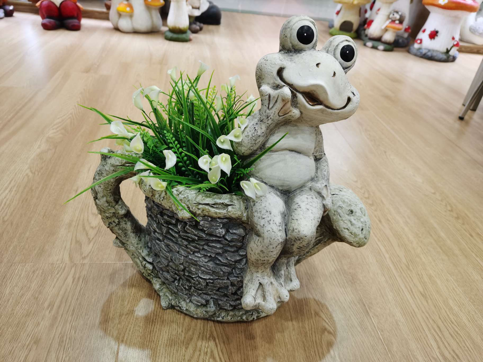 树脂工艺品家居摆饰，园林景观设计摆饰，可爱青蛙坐水壶花盆摆饰锦利0002