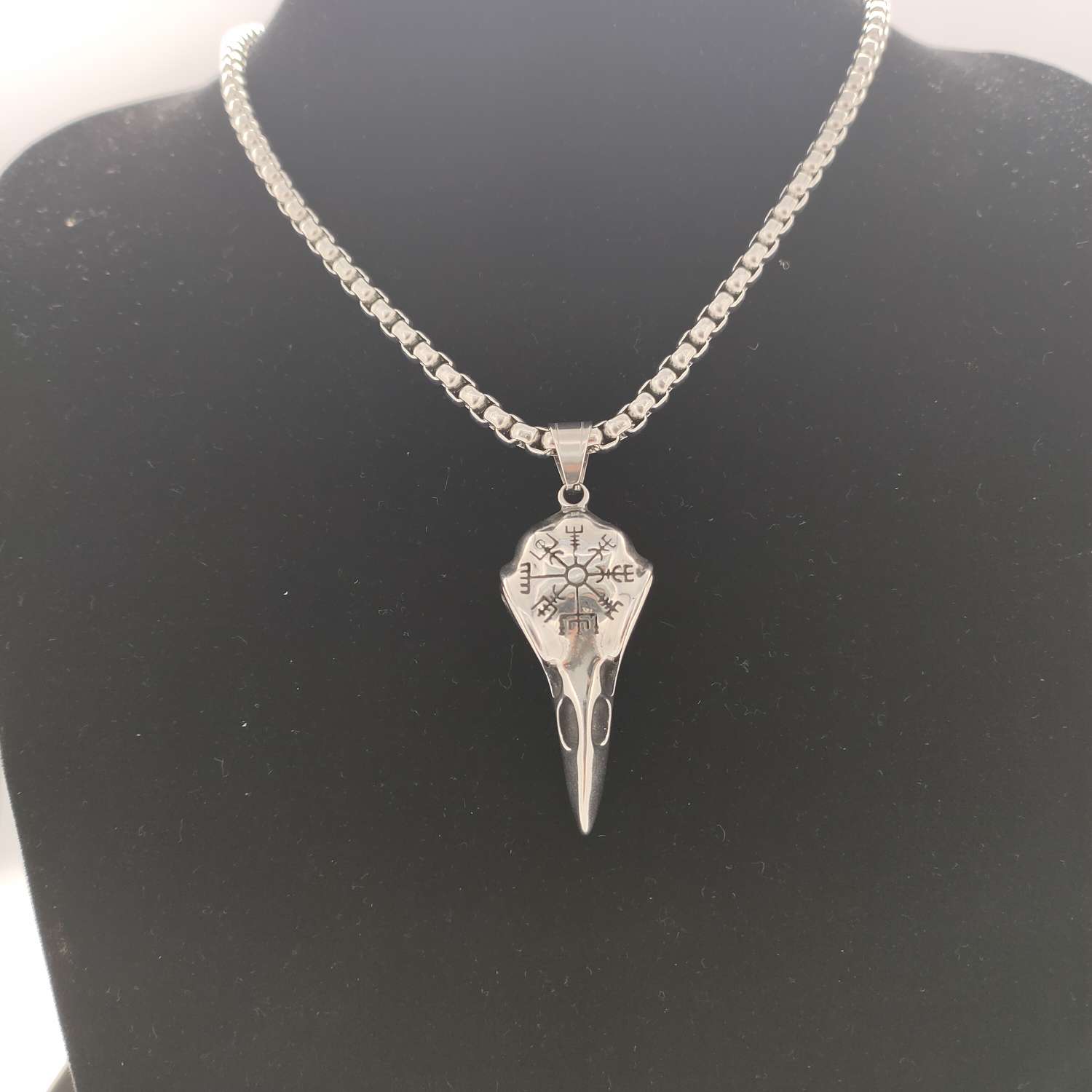 Square Pearl Necklace And Eagle Beak Pendant