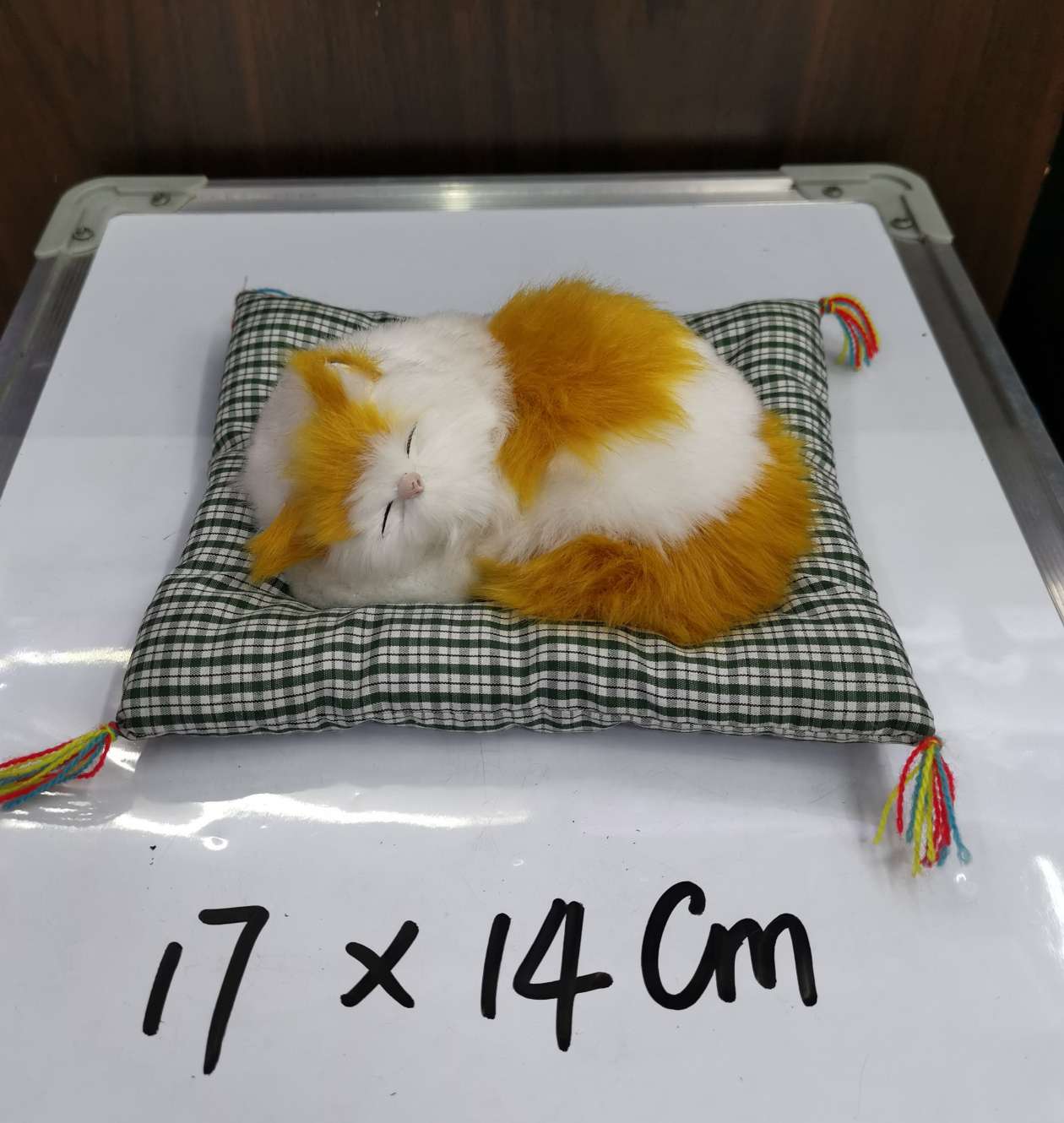 厂家直销新宇裘皮工艺仿真布垫猫3003款图