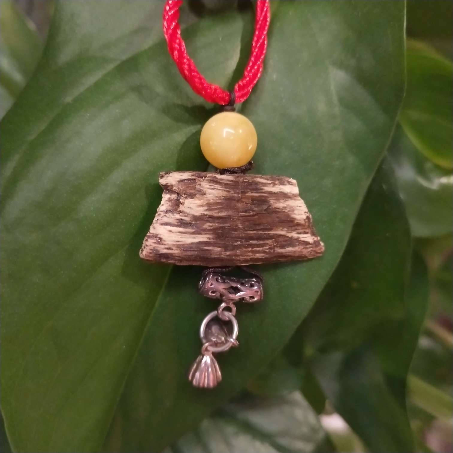 Agarwood Pendant 3 Application Scenario