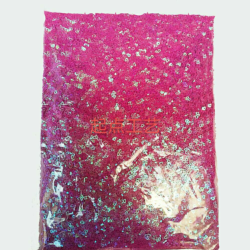 乳色镂空爱心细节图