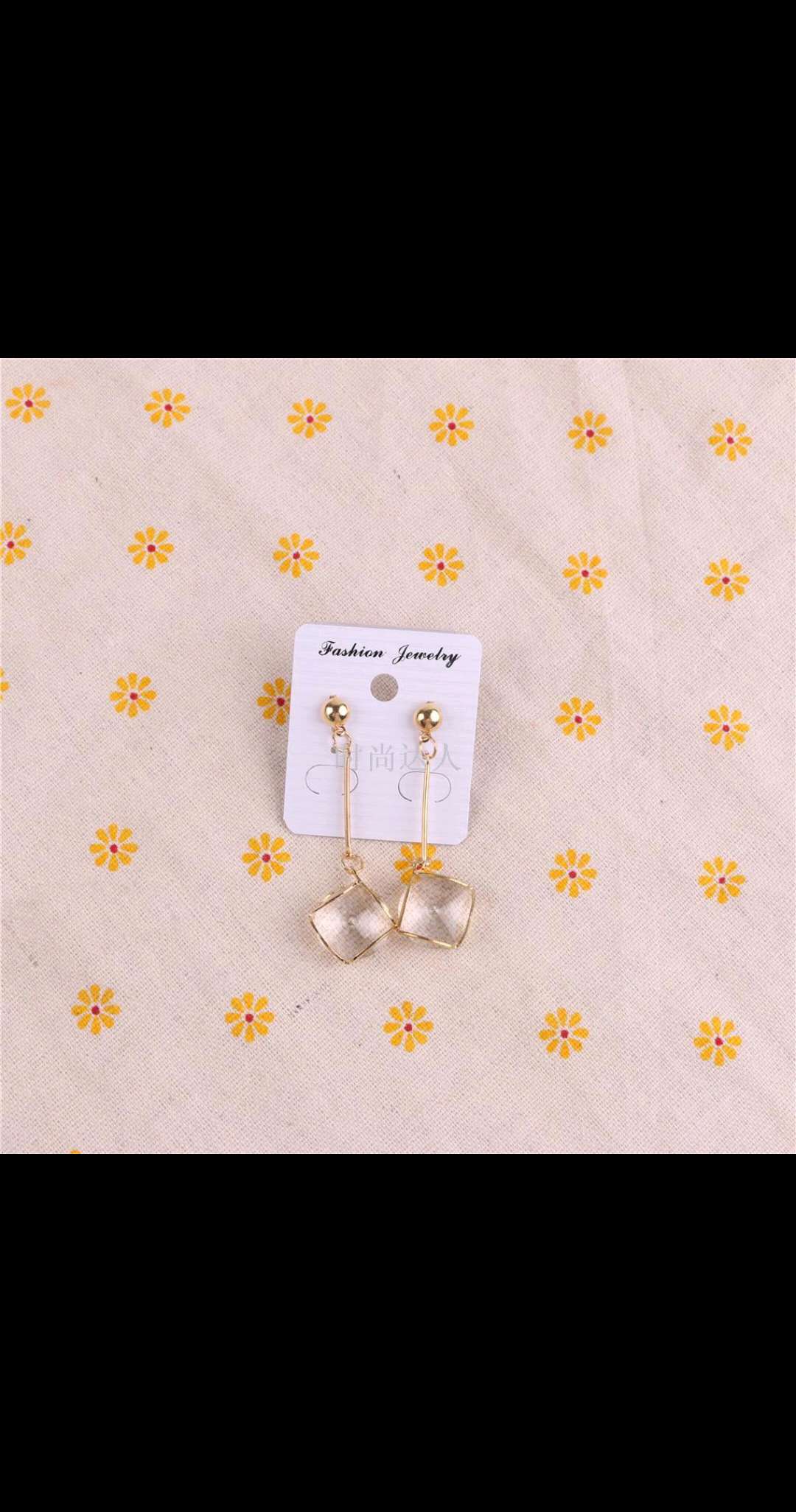 New minimalist Korean style zircon red crystal stud earrings for women, personalized and internet-famous earrings for brides Application Scenario