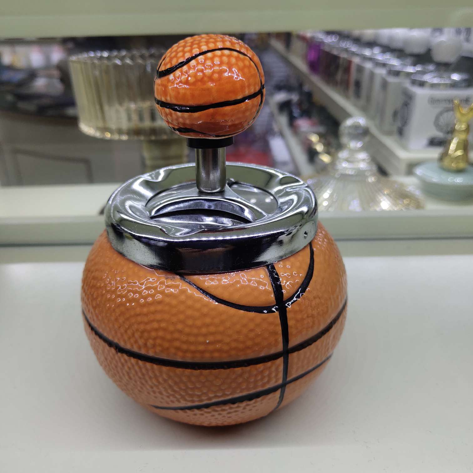 陶瓷日用品陶瓷篮球🏀烟灰缸带盖可旋转