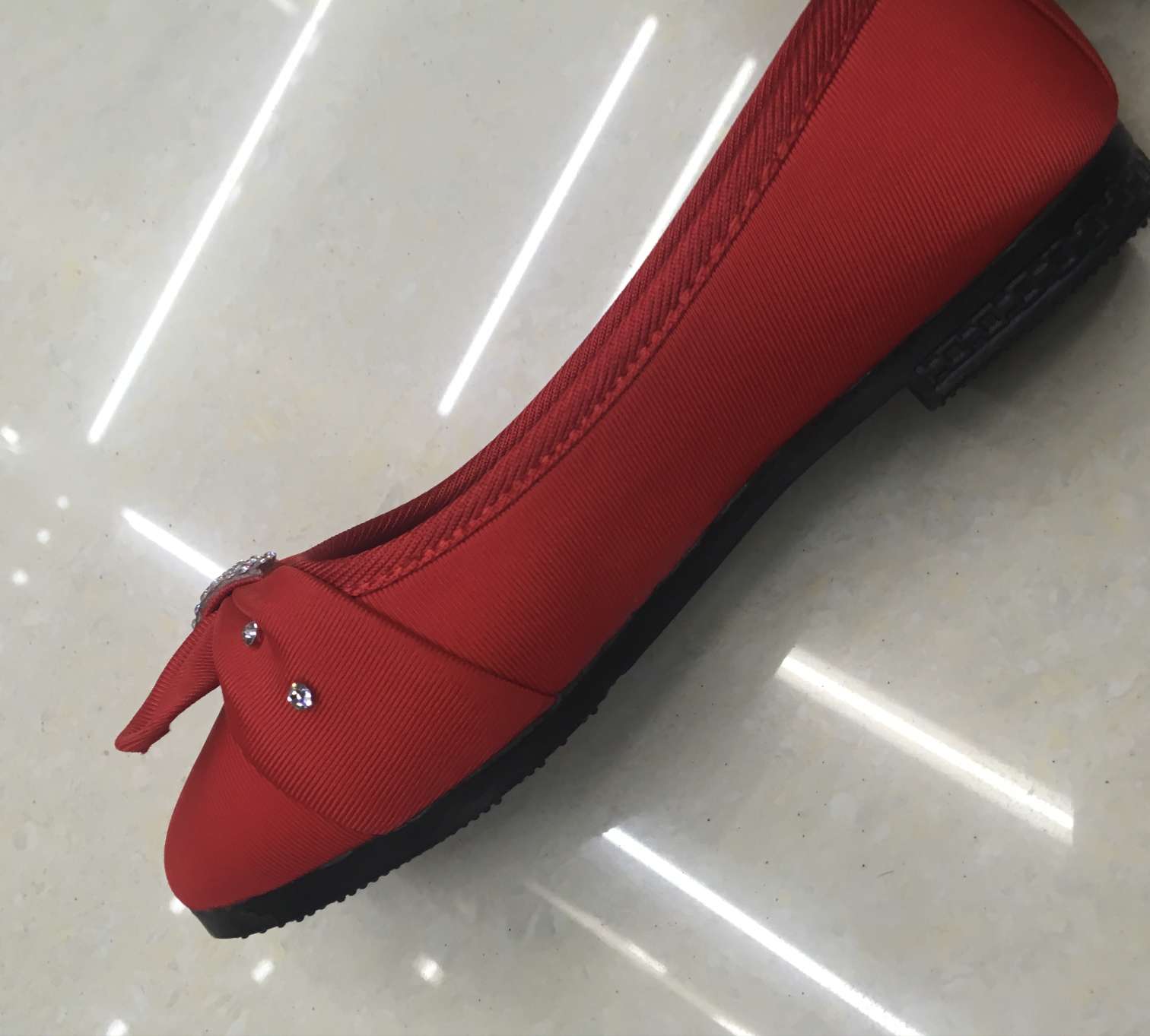 Ladies' fashionable red low-heeled leather shoes details Picture