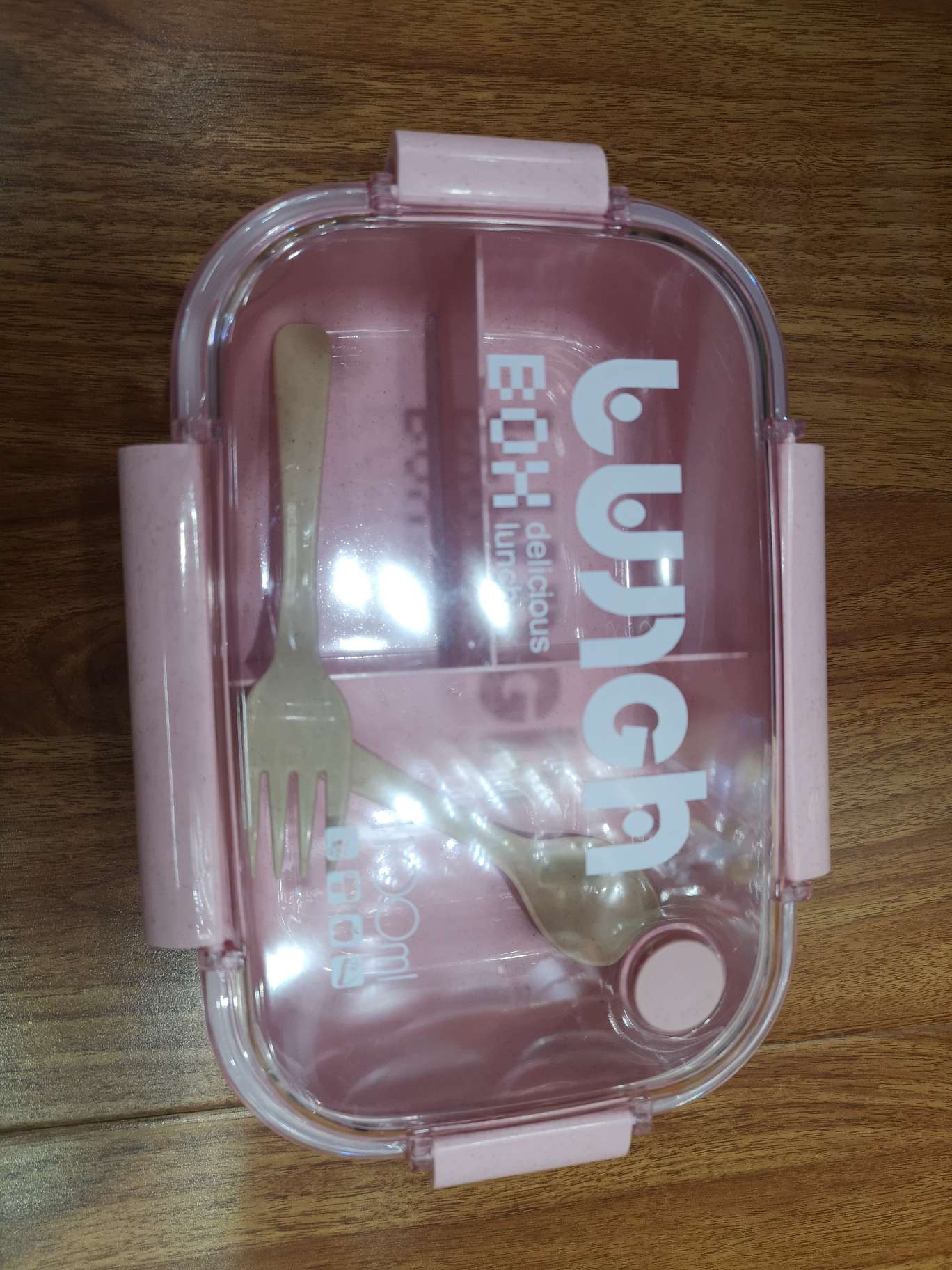 The manufacturer sells plastic lunchboxes for household meals thumbnail