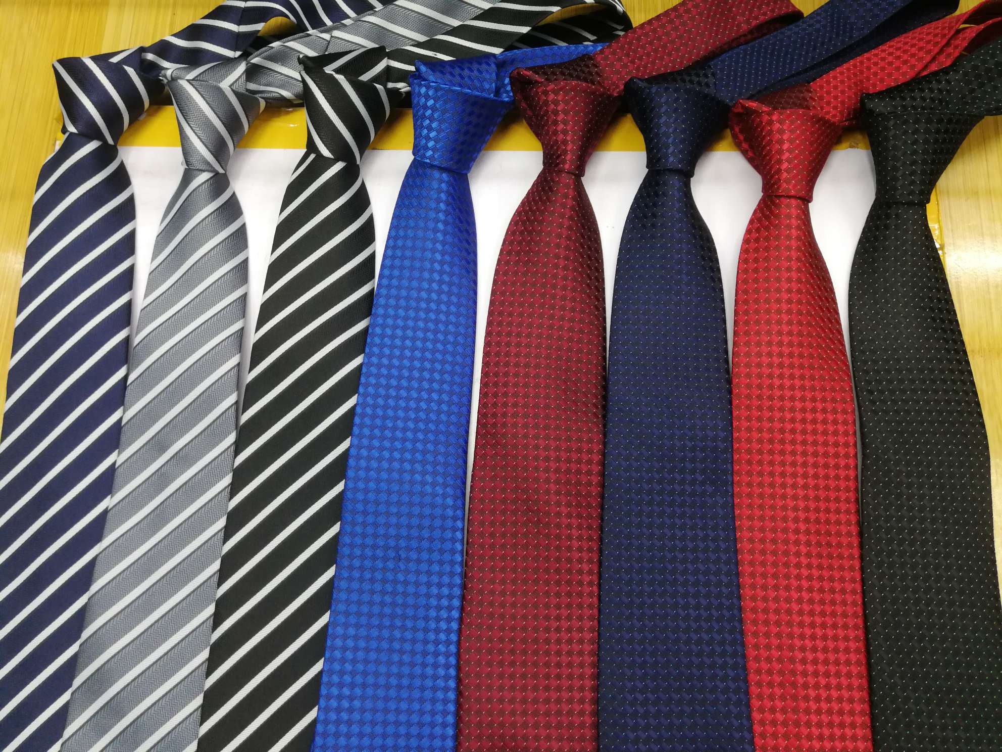 Tie 2 details Picture