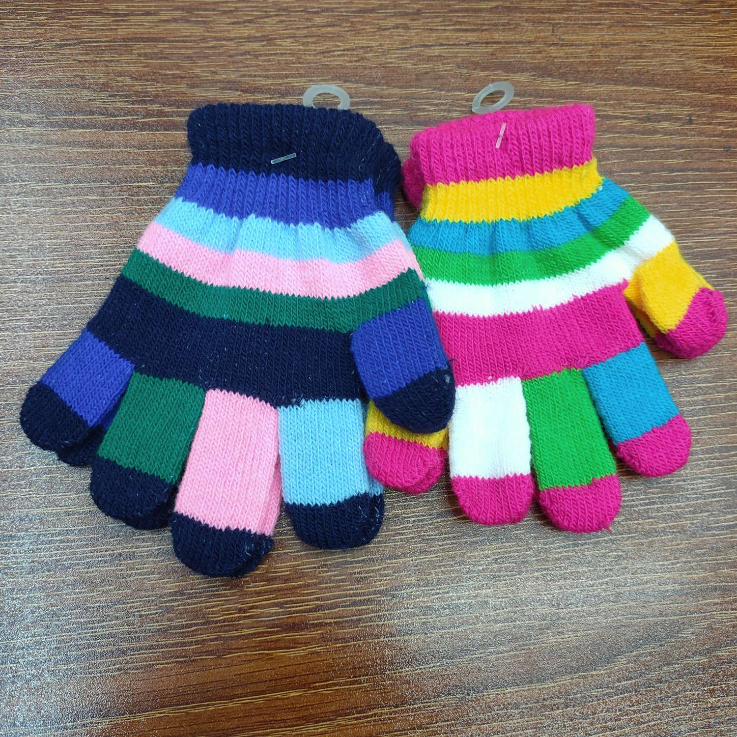 Children's six-color gloves thumbnail