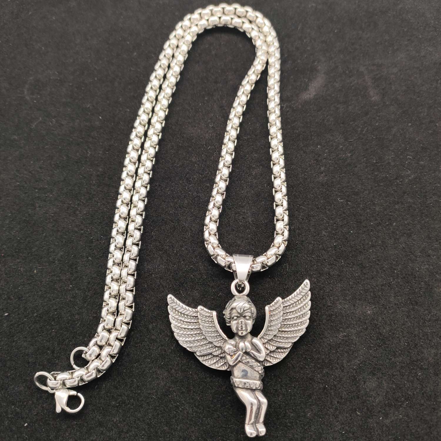 Square Pearl Necklace And Angel Pendant details Picture