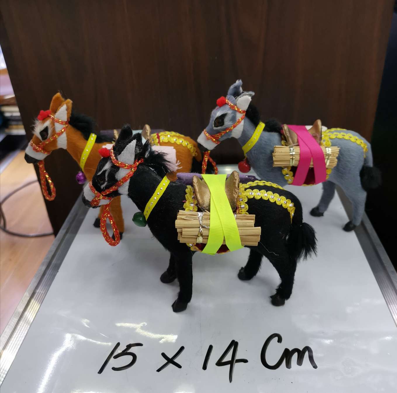厂家直销新宇裘皮工艺仿真驴摆件01款