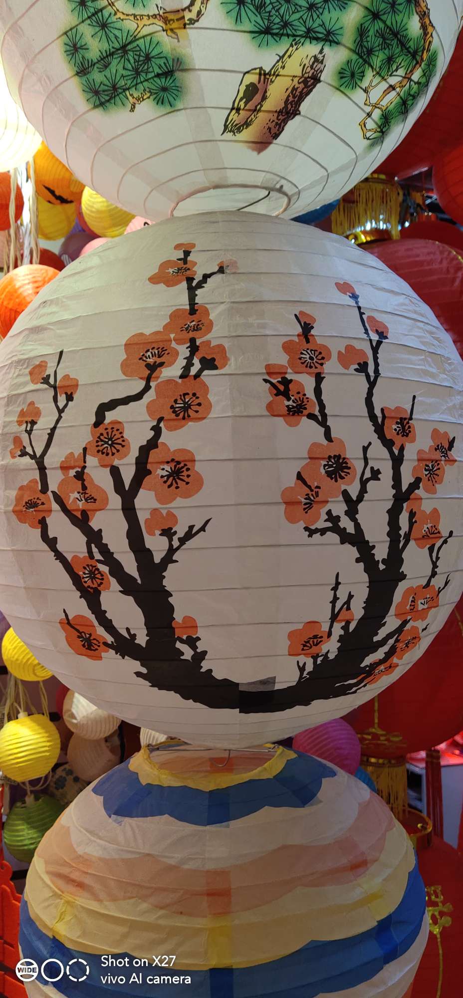 The size of the plum blossom printed lanterns can all be customized in a national trend