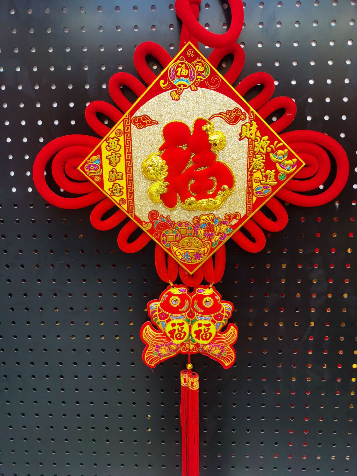 30# three-dimensional red pendant knot with fish tassels hanging