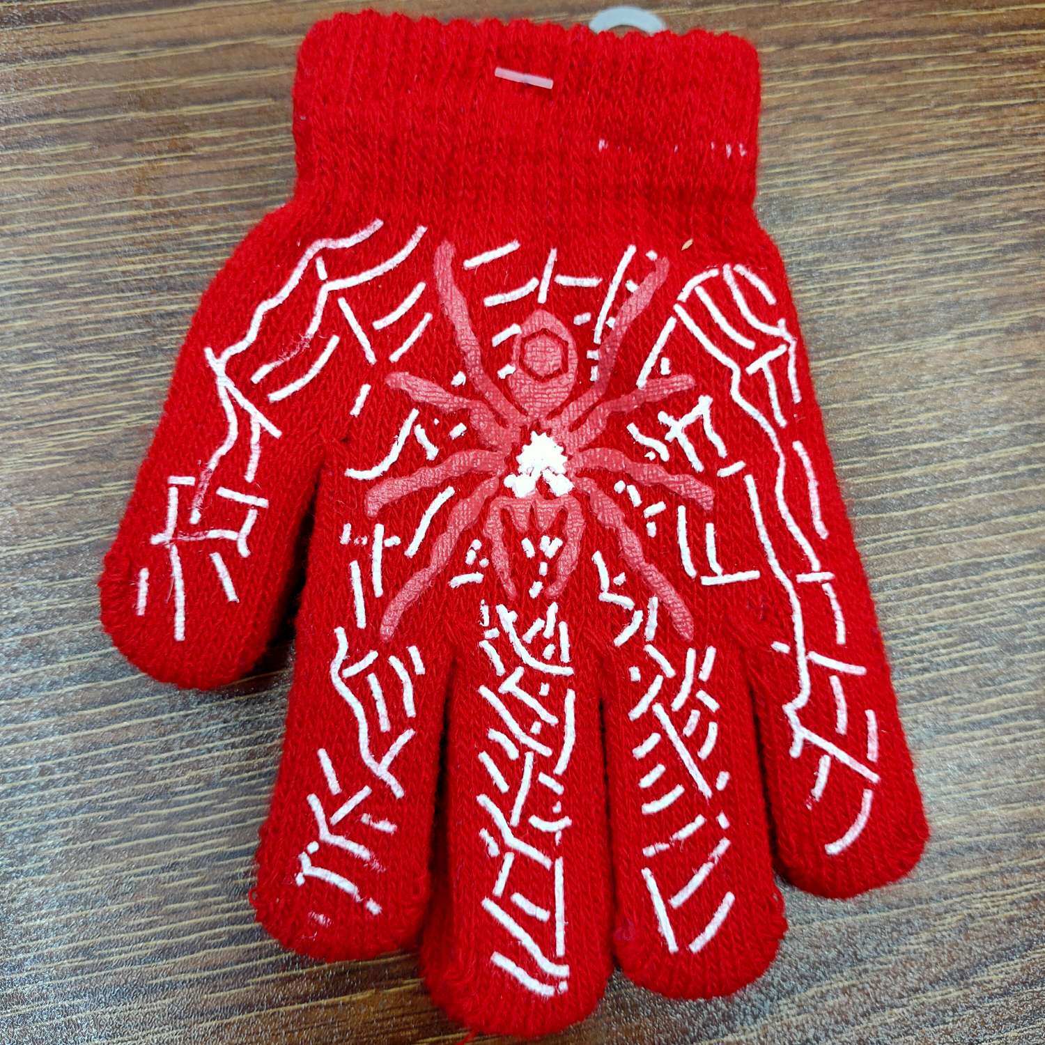 Glue spider gloves1 thumbnail