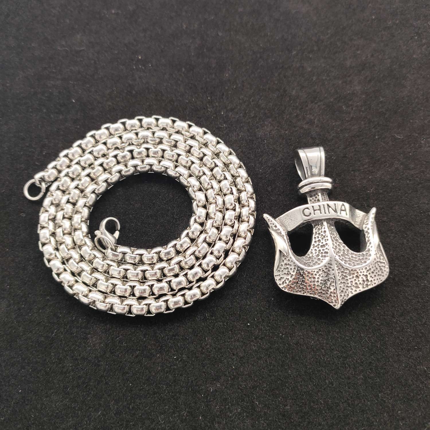 Square Pearl Necklace And Anchor Pendant details Picture