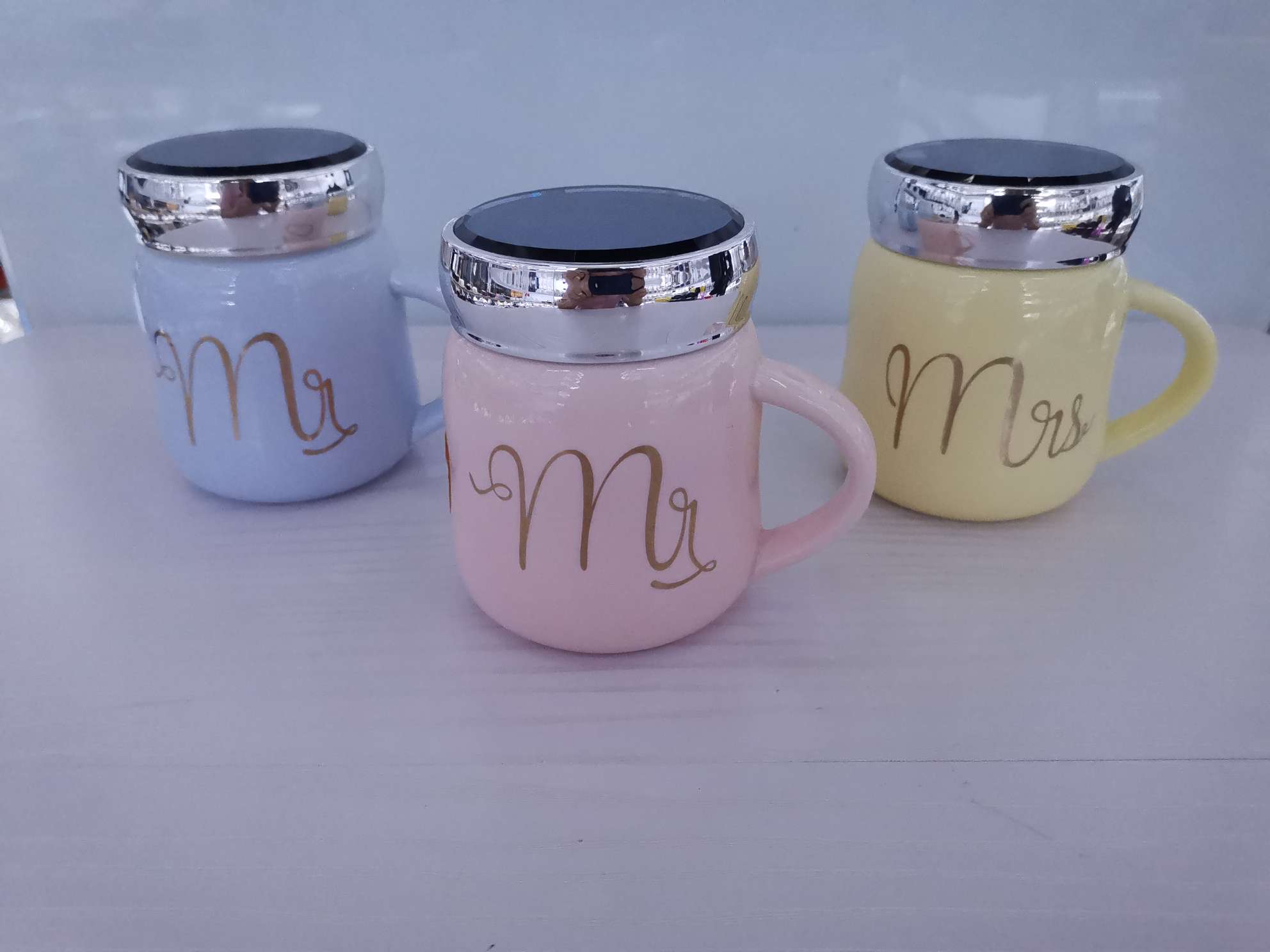 Classic glazed mirror-finished ceramic cups, coffee cups, water cups undefined