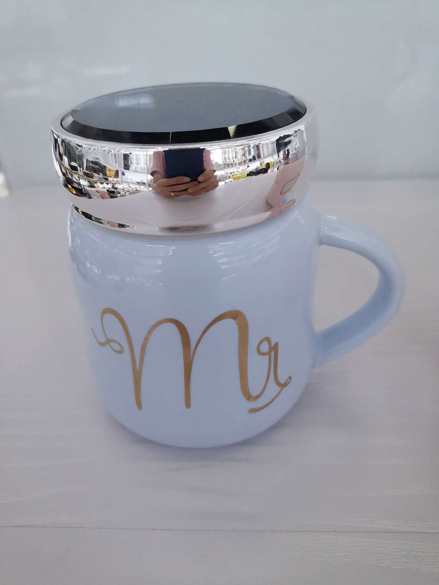 Classic glazed mirror-finished ceramic cups, coffee cups, water cups undefined