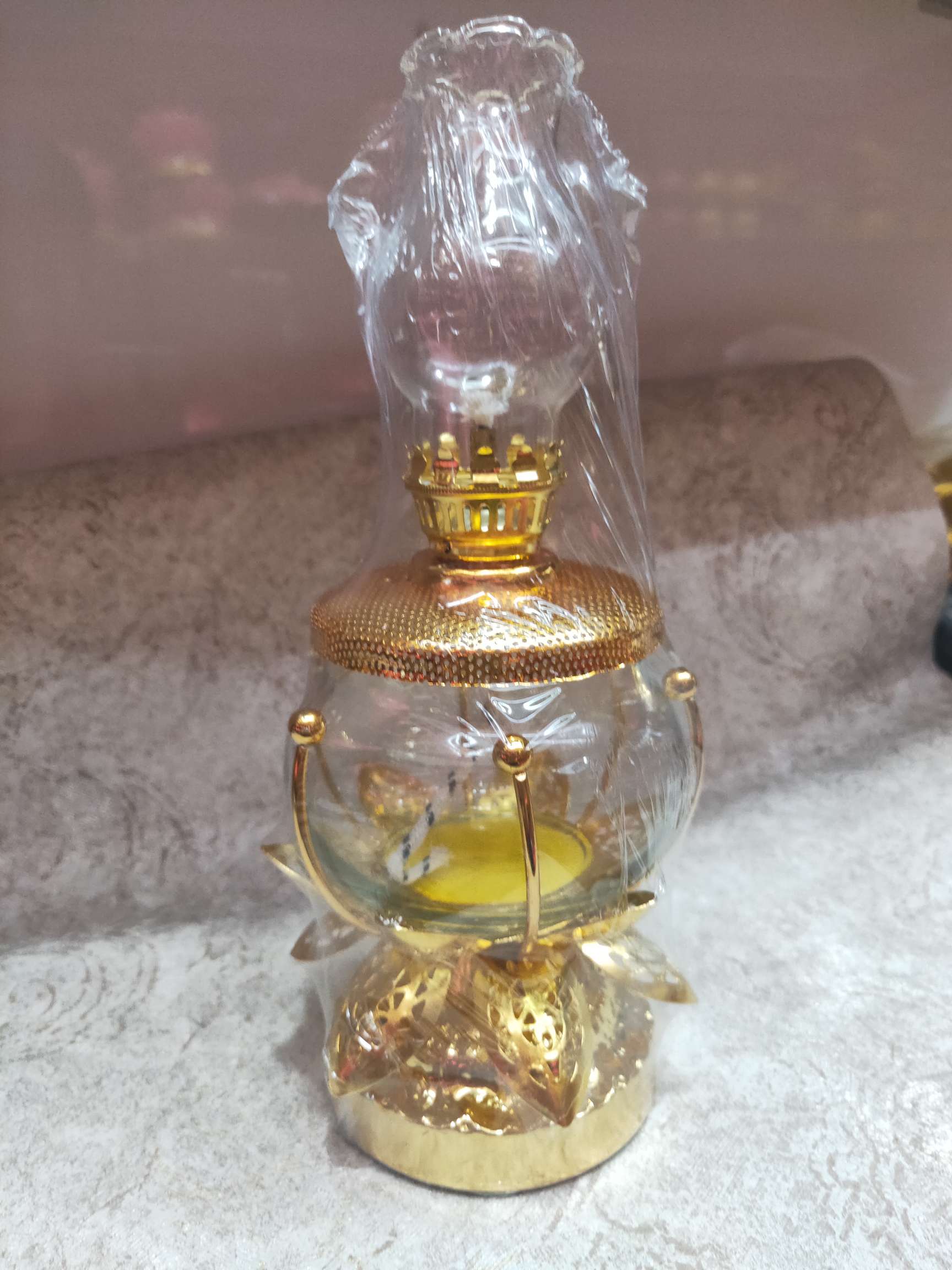 A small oil lamp of wealth and honor