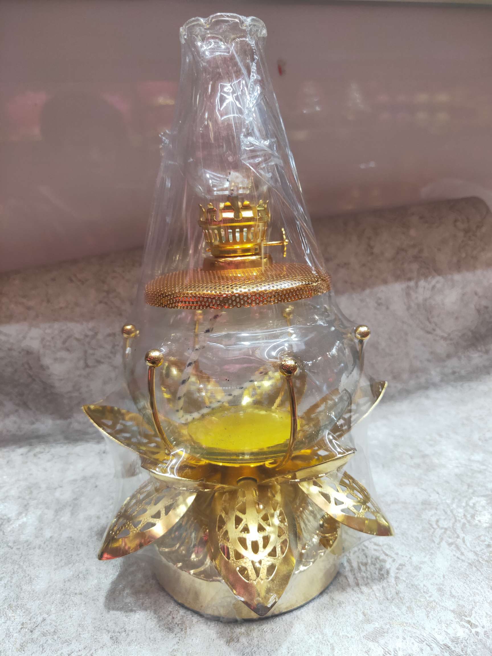 Medium-sized wealthy oil lamp