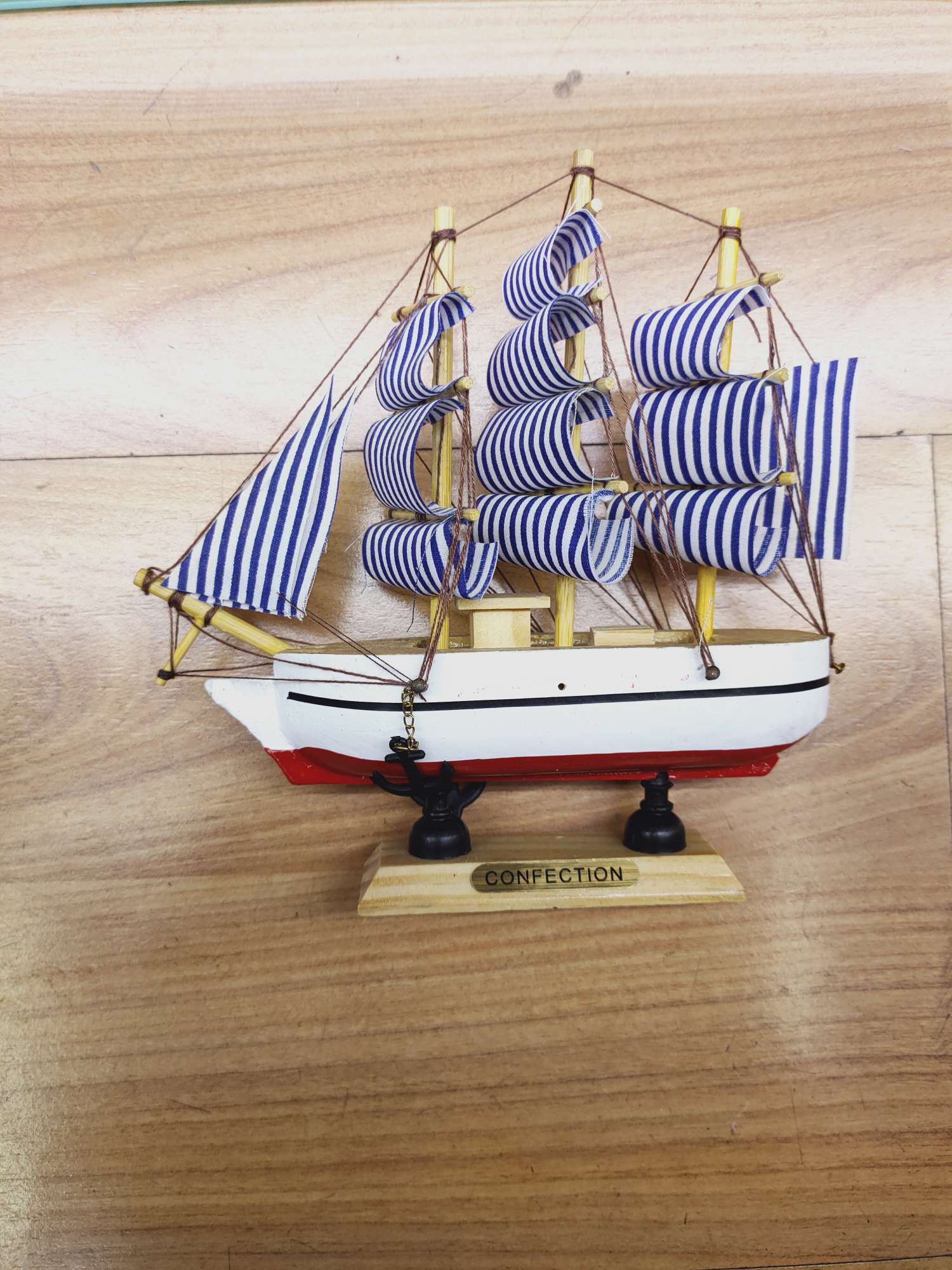 16cm红底蓝条纹帆船