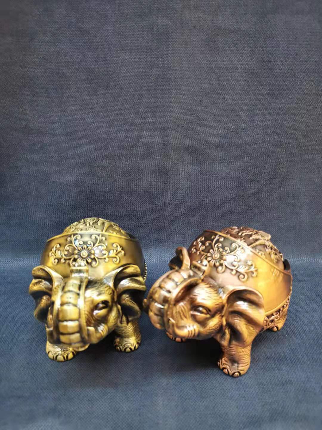 Zinc alloy ashtray, personalized new style, elephant alloy ashtray with lid, living room coffee table, birthday gift, trendy decoration Specification image