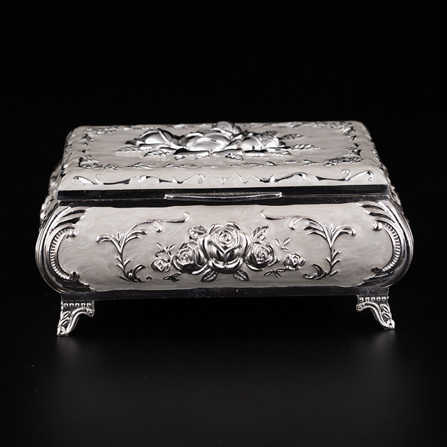 Factory direct sales of metal European-style creative retro jewelry boxes and high-end three-dimensional Russian tinware storage boxes Item Picture