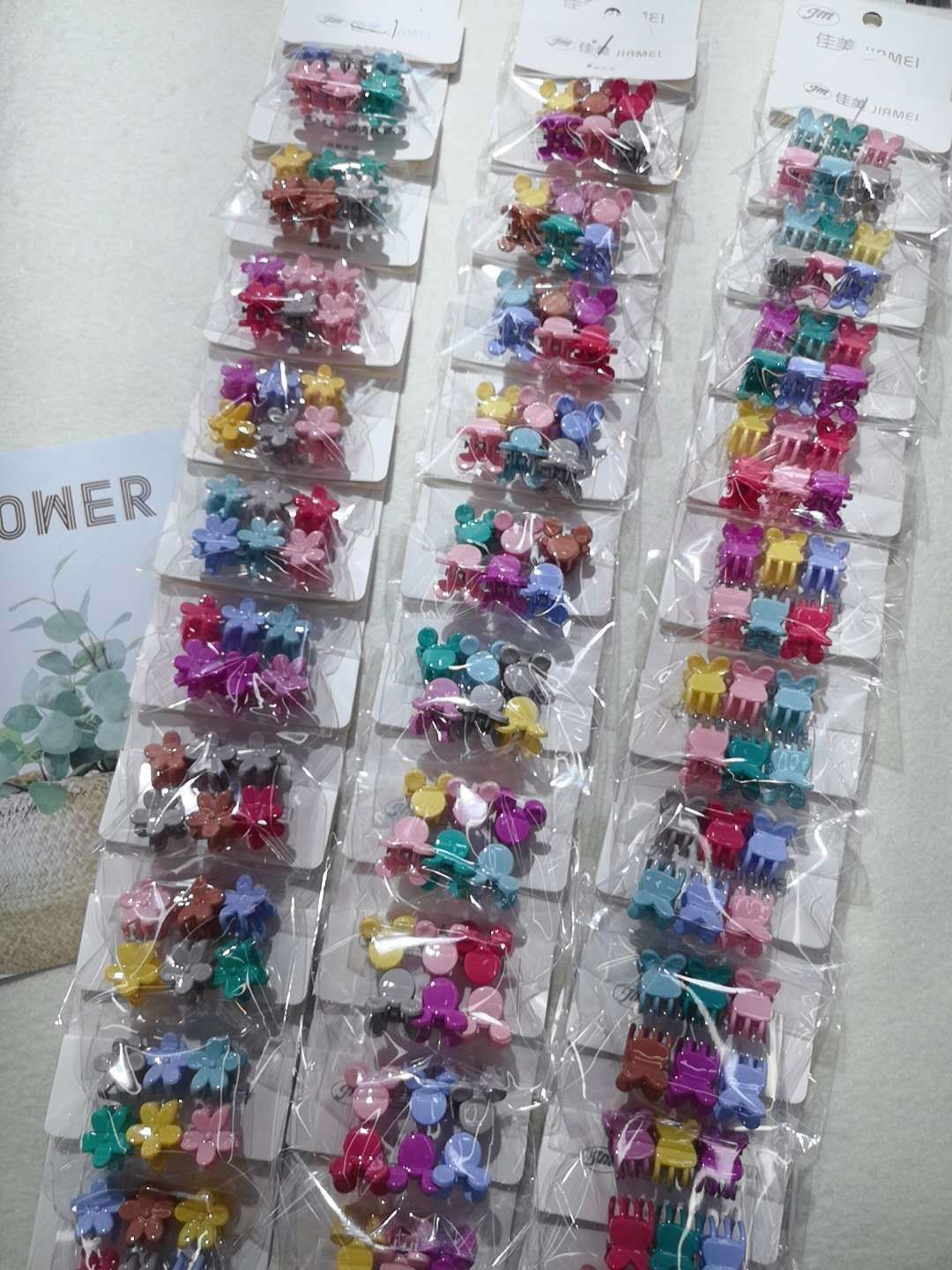 Jewelry ~ claw clip thumbnail