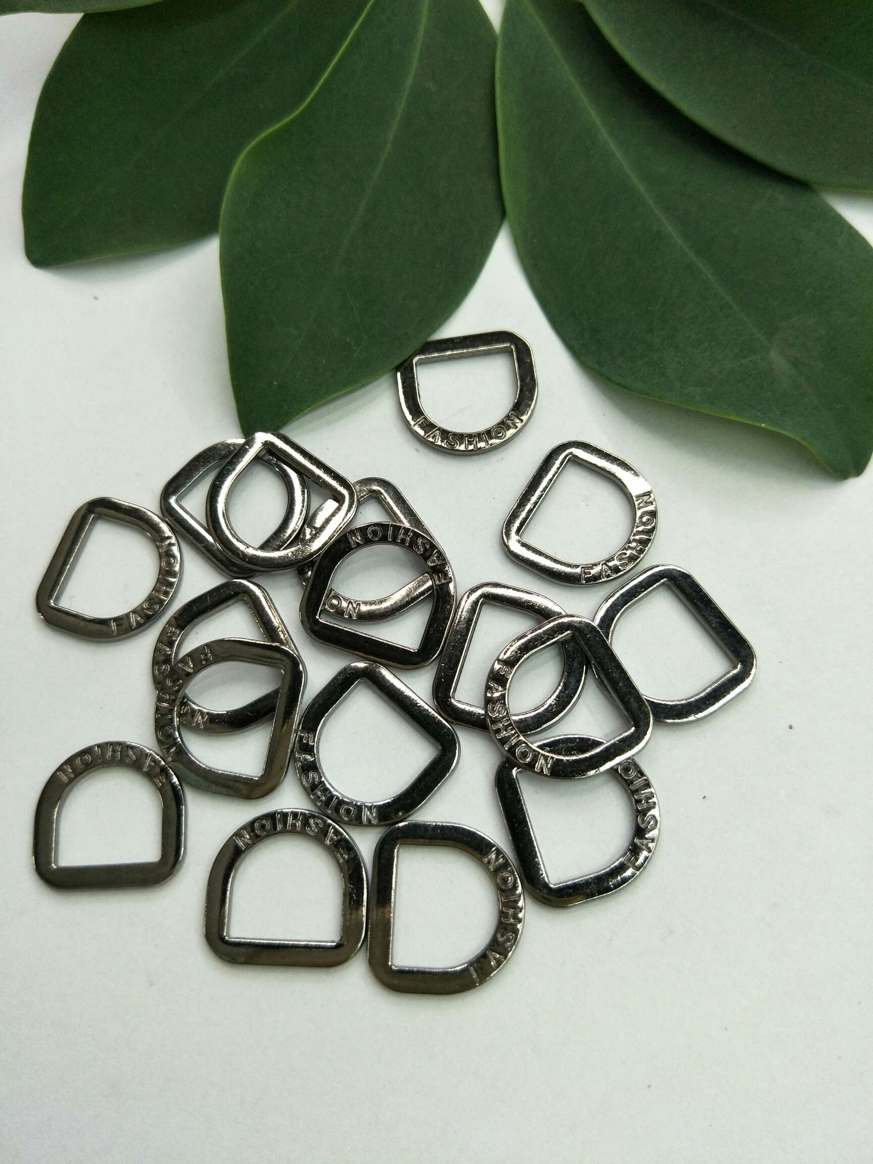 金属半圆白底实物图